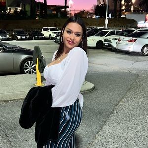 Meet your Posher, Dania